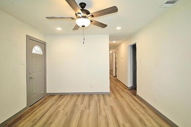 608 Livingston Dr, Hurst, TX 76053 - photo 3