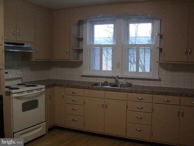 346 Lortz Ave, Chambersburg, PA 17201 - photo 4