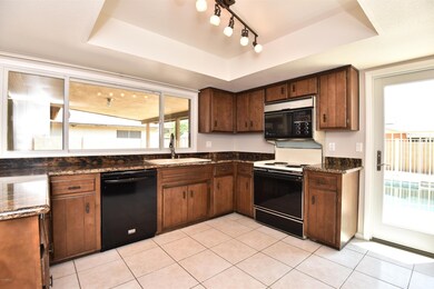 Kitchen w/granite c/tops