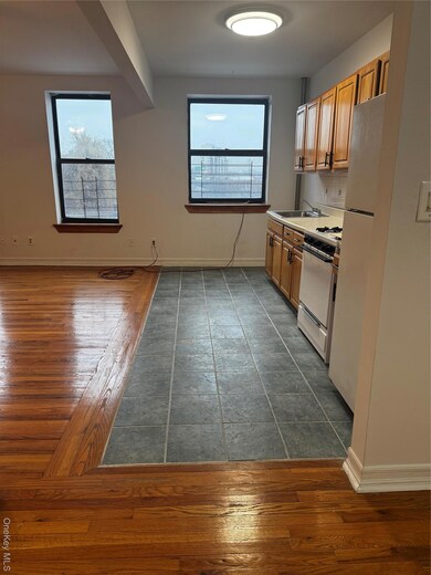 875 Longfellow Ave unit 4C, Bronx, NY 10474 - photo 2