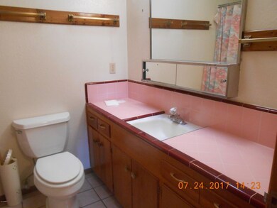 Hallway Bathroom DSCN5460