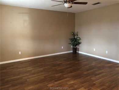 1202 Webhollow Cir unit A, Bryan, TX 77801 - photo 3