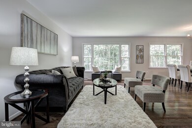 9516 Stevebrook Rd, Fairfax, VA 22032 - photo 7