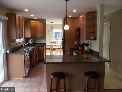 5341 Jennifer Dr, Fairfax, VA 22032 - photo 2