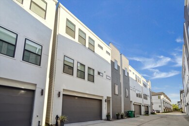 834 Fisher St unit C, Houston, TX 77018 - photo 2