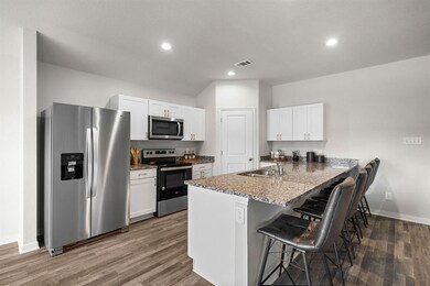 128 Meadow Oak Dr, Bay City, TX 77414 - photo 3