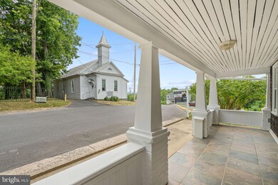334 W Queen St, Strasburg, VA 22657 - photo 5