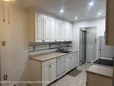 5 Pine Cluster Cir unit J, Manalapan, NJ 07726 - photo 4