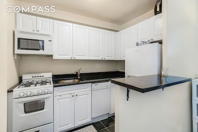 241 E 76th St unit 2G, New York, NY 10021 - photo 3