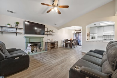 1903 Henshaw Ave, Tulare, CA 93274 - photo 5