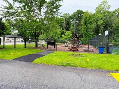 8 Scarborough Ln unit B, Wappingers Falls, NY 12590 - photo 4