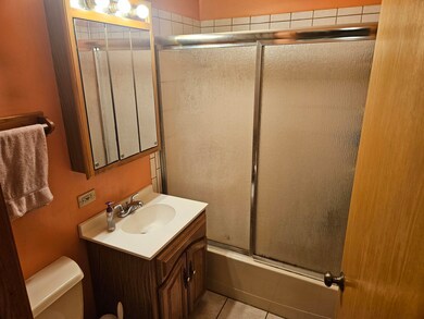 922 Berkley St, Carpentersville, IL 60110 - photo 6