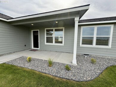 210 SW Sparrow St, Boardman, OR 97818 - photo 2