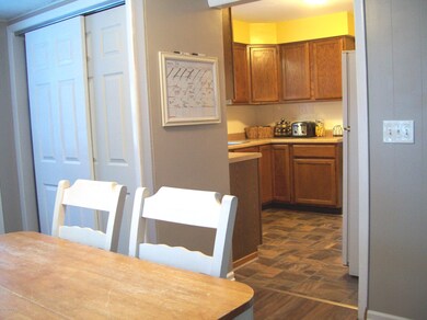 Dining area to kitchen