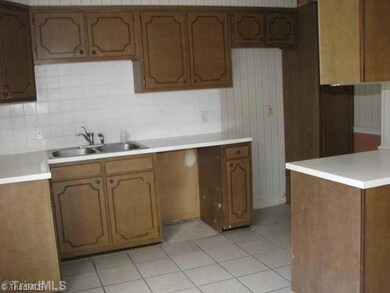 2350 Bay Meadows Ct unit J, Winston Salem, NC 27103 - photo 3