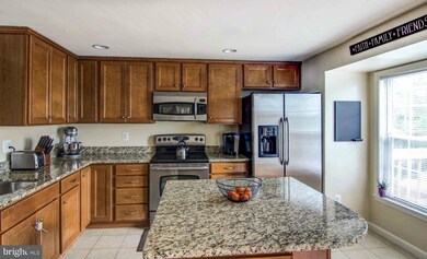 13829 Laura Ratcliff Ct, Centreville, VA 20121 - photo 3