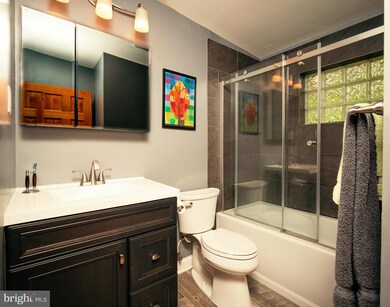 6816 Barnett Rd, Baltimore, MD 21239 - photo 7