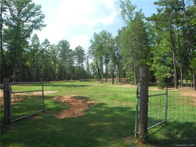 double gated entry to pasture.  There is a run in 