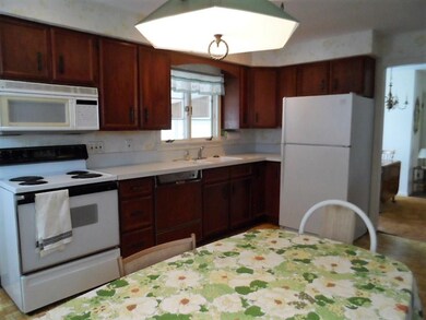 Kitchen w room for a table