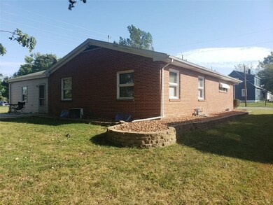 900 W Saint Louis Ave, Effingham, IL 62401 - photo 3