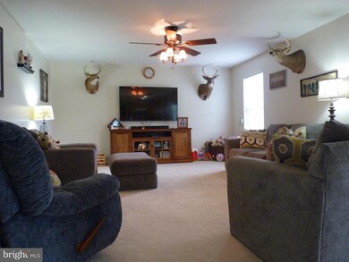 1385 Mallard Dr E, Chambersburg, PA 17202 - photo 4
