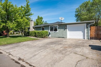 195 Bigham Dr, Central Point, OR 97502 - photo 4