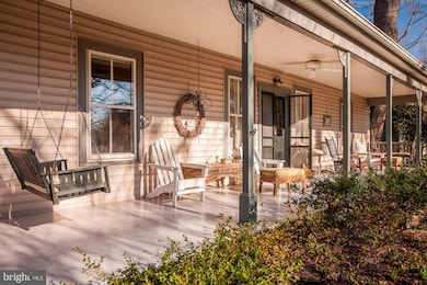 122 Grove Ave, Washington Grove, MD 20880 - photo 3