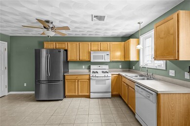 136 Samuel Ave, Pawtucket, RI 02860 - photo 4