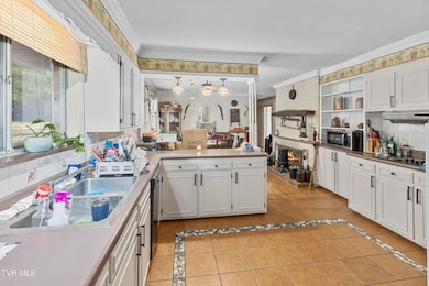 720 Holly Ave, Erwin, TN 37650 - photo 7