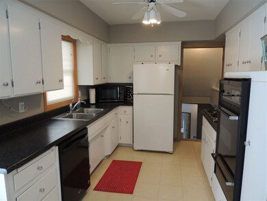 1623 Parker St, Cedar Falls, IA 50613 - photo 4