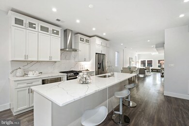 431 Kenyon St NW unit 2, Washington, DC 20010 - photo 2