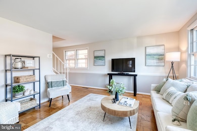 957 Circle Dr, Halethorpe, MD 21227 - photo 3