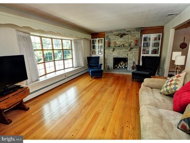 323 Ruth Rd, Harleysville, PA 19438 - photo 5