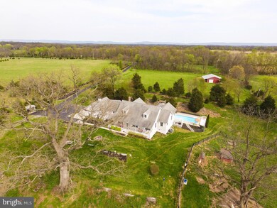 918 Hollida Ln, Martinsburg, WV 25404 - photo 5