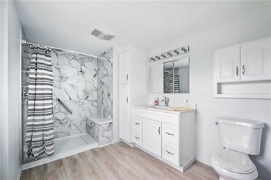 Beautifully updated 1st floor bathroom w/ step in
