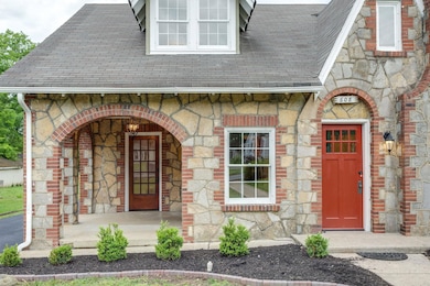 608 S Brittain St, Shelbyville, TN 37160 - photo 4