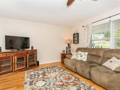 221 Scenic Ridge Dr, Hendersonville, NC 28792 - photo 2