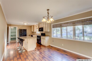 Neutral paint and exquisite hardwood laminates grace your spacious and beautifully appointed Kitchen and Breakfast Area