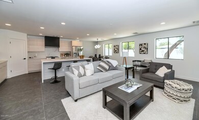 3838 N 33rd Pl-large-005-010-Main Living