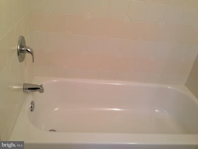 907 Arncliffe Rd, Essex, MD 21221 - photo 2