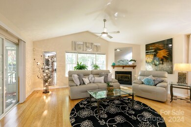 17 Gray Wolf Ln, Hendersonville, NC 28792 - photo 2