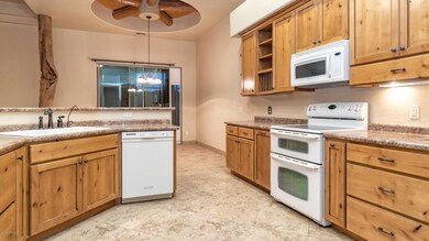 918 E Frontier St-33