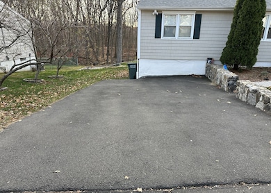 90 Sequoia Rd, Bridgeport, CT 06606 - photo 4