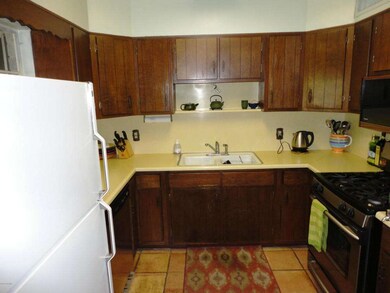 Efficient kitchen with gas stove
