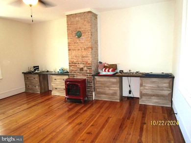 145 S Holliday St, Strasburg, VA 22657 - photo 5