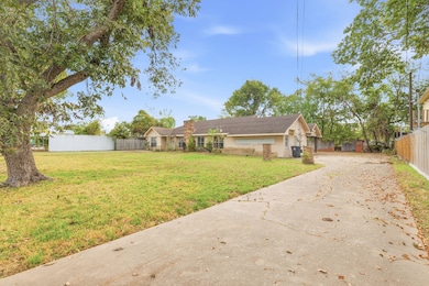600 E Whitney St, Houston, TX 77022 - photo 2