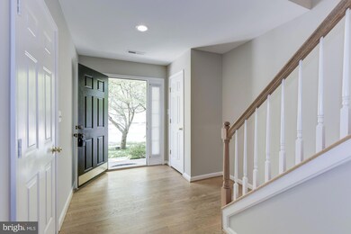 2432 Clover Field Cir, Herndon, VA 20171 - photo 2