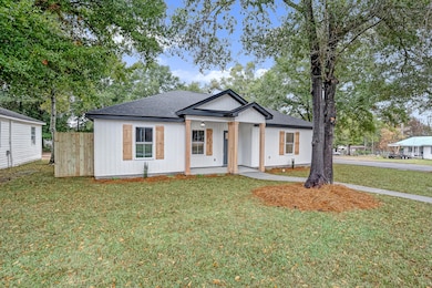 294 Holland St, Crestview, FL 32536 - photo 2