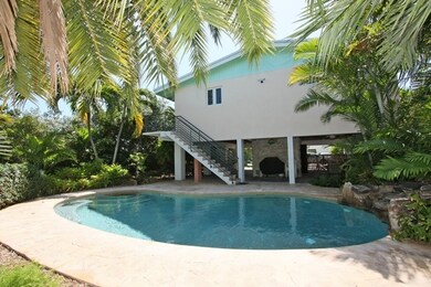 Back, pool 3