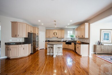 14378 Charter Landing Dr, Midlothian, VA 23114 - photo 2